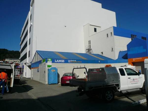 WAREHOUSE / SHOWROOM/ STORAGE OPTION IN TE ARO Picture