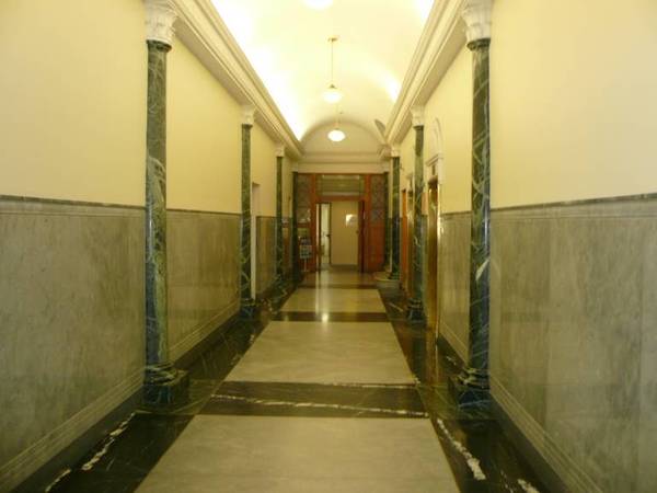 SMALL SUITE IN POST OFFICE SQUARE Picture 2