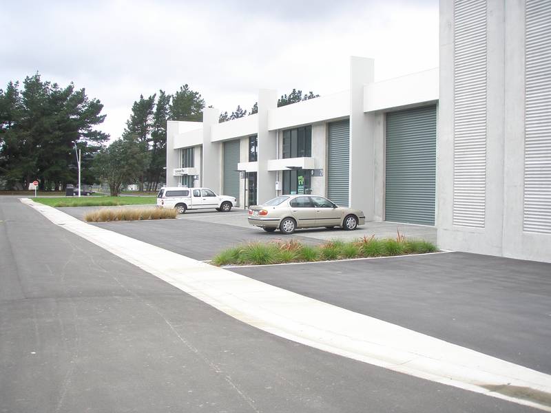 NEWLY-COMPLETED, NEWLY LEASED YIELDS 8% NETT ON PRICE $350,000 INCREASING TO 9.4% NETT ON $120,000 CASH EQUITY Picture 2