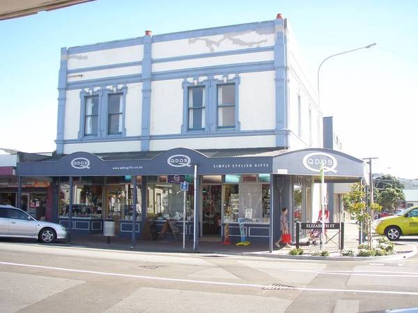 PETONE - CAFE / RETAIL RENT NEGOTIABLE Picture 1