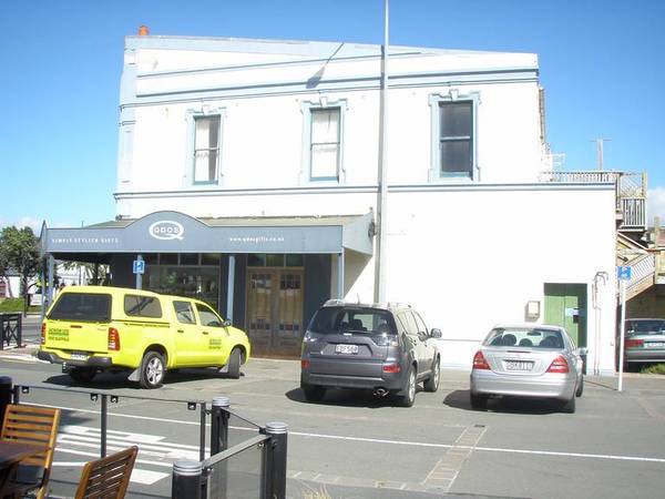 PETONE - CAFE / RETAIL RENT NEGOTIABLE Picture PETONE - CAFE / RETAIL RENT NEGOTIABLE Picture
