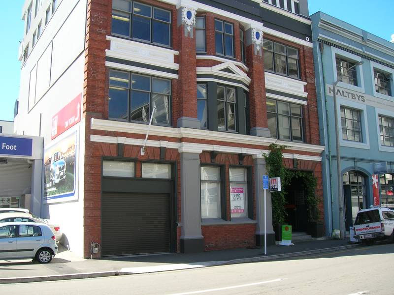 GROUND FLOOR OFFICE/SHOWROOM IN COURTENAY PRECINCT Picture 1