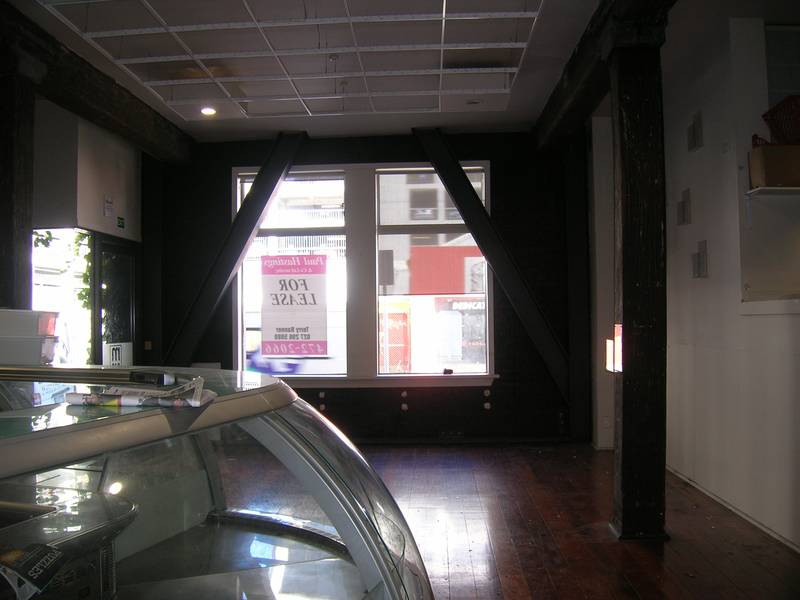 GROUND FLOOR OFFICE/SHOWROOM IN COURTENAY PRECINCT Picture 2