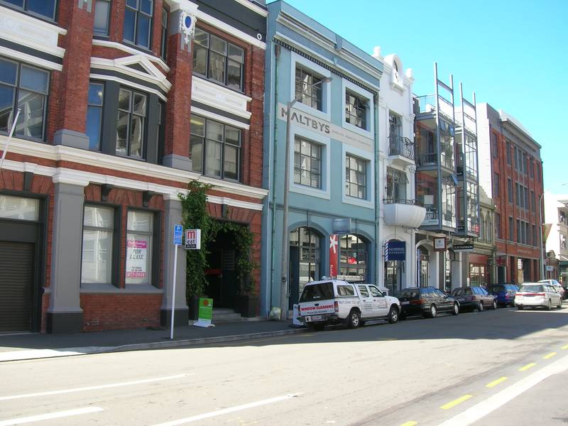 GROUND FLOOR OFFICE/SHOWROOM IN COURTENAY PRECINCT Picture 3