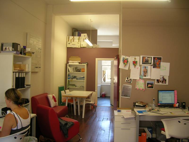 CUBA STREET - CHARACTER OFFICE SUITE Picture 3