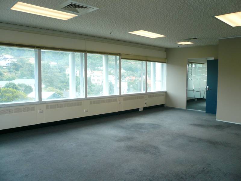 QUALITY TERRACE OFFICE ACCOMODATION Picture 3