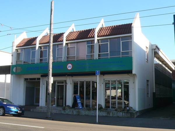 TE ARO SHOWROOM Picture 1