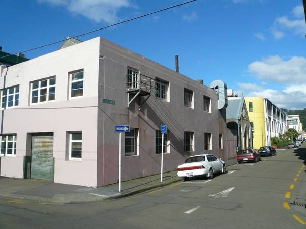 AN OUTSTANDING SITE, FOR COMMERCIAL OR RESIDENTIAL DEVELOPMENT CLOSE TO COURTENAY PLACE Picture 2