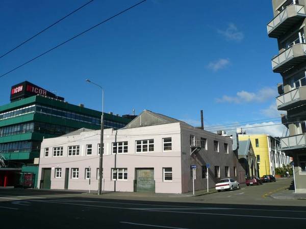 AN OUTSTANDING SITE, FOR COMMERCIAL OR RESIDENTIAL DEVELOPMENT CLOSE TO COURTENAY PLACE Picture 1