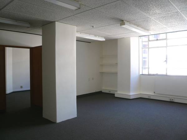 INEXPENSIVE OFFICE OPTION IN THE CBD Picture 3