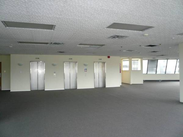 TOP FLOOR WITH GREAT VIEWS Picture 3