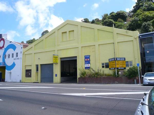 WELL PROPORTIONED WAREHOUSE PREMISES IN THORNDON PRECINCT Picture