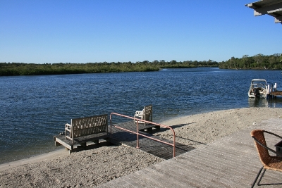 STUNNING WATERFRONT HOUSE Picture 3