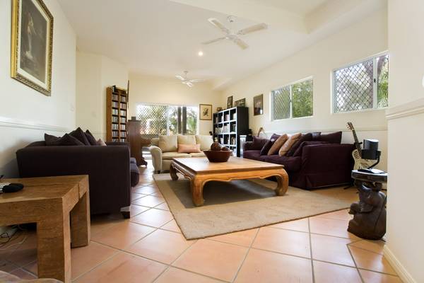 Spacious & positioned perfectly in Sunshine Beach without the big price tag!!!!!! Picture 2
