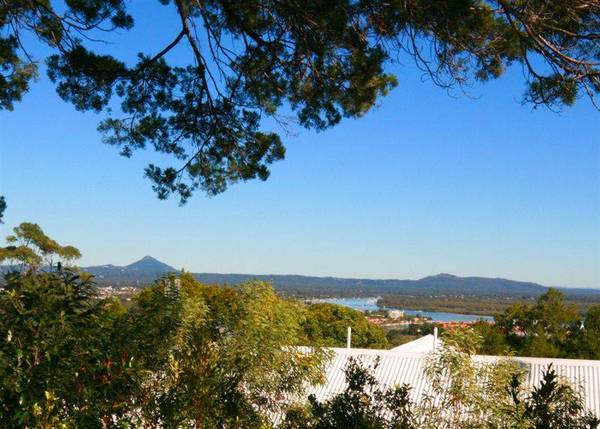 Hastings Street , The Junction & Beach only a short stroll away Picture 1