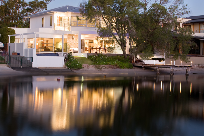 Stunning Noosa Sound Waterfront Picture 2