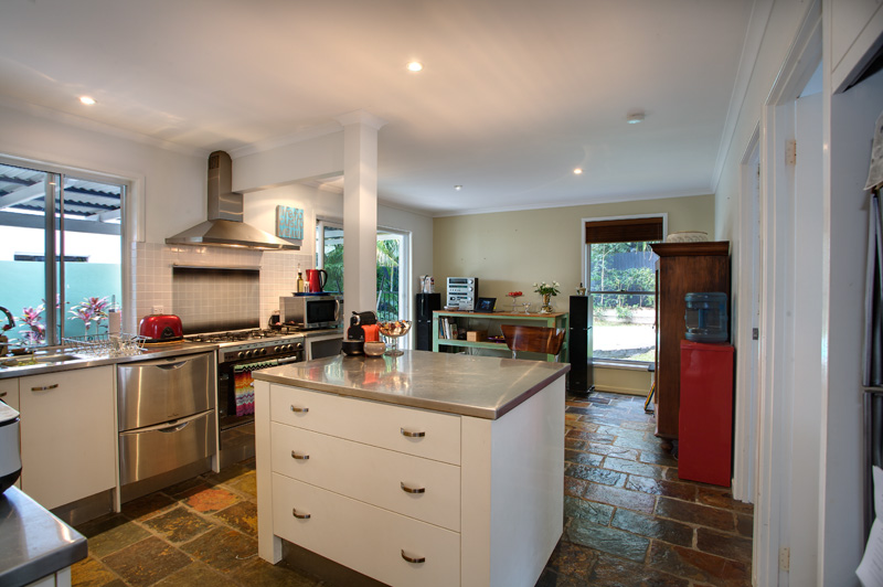 Price Reduction - Best Value in Sunshine Beach for Cute Cottage Picture