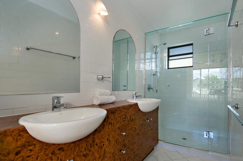 Great location to Beach Picture 2