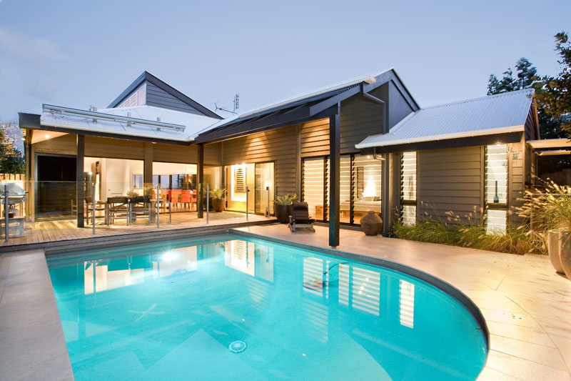 MAKE A SMART MOVE WITH RELAXED LIVING OPPOSITE THE BEACH AND ENJOY WONDERFUL OCEAN VEIWS EVERY DAY....... Picture 3