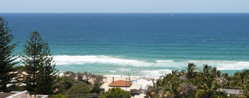CONTEMPORARY DESIGNED BEACHSIDE PENTHOUSE Picture 1