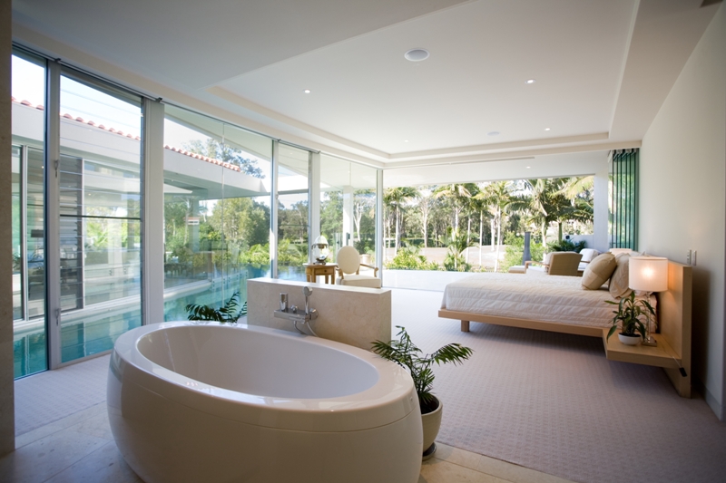 Noosa's Most Prestigious Golf & Lake Front Property Picture 3