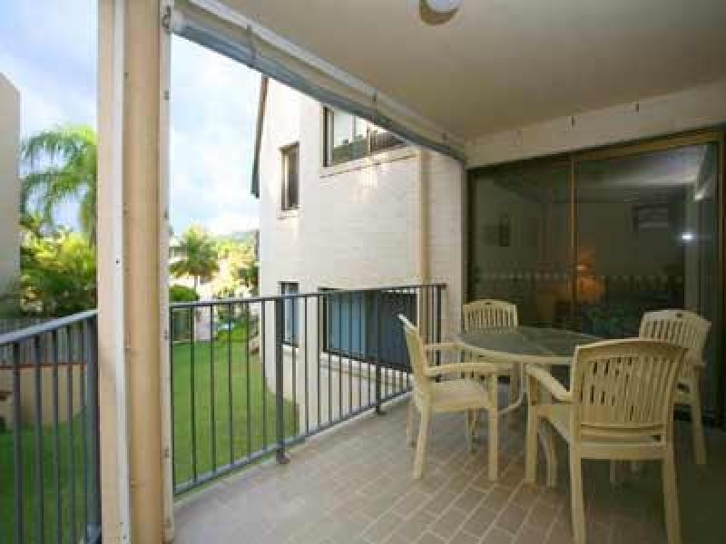 U2 Peza Gardens - Canal Frontage Picture 3