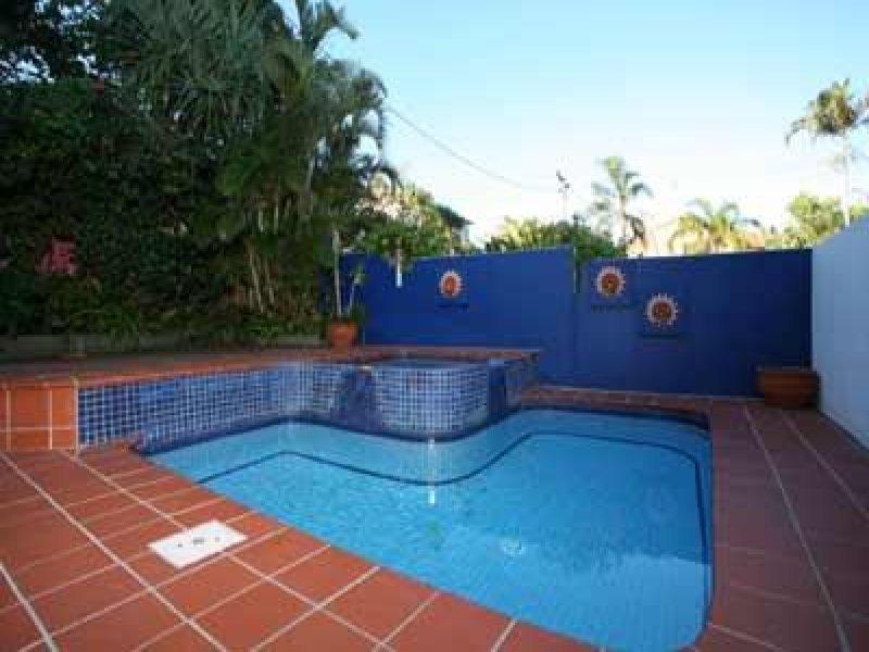 Walk to beach and Sunshine Village Picture 2