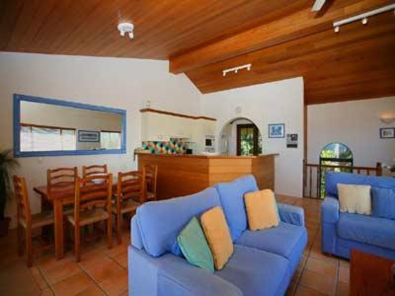 U1 Colonades - Crank St Picture