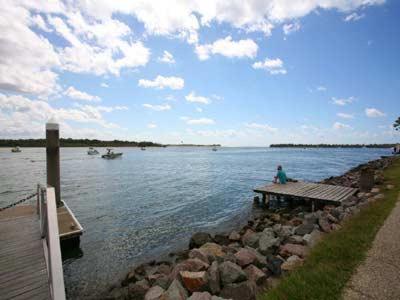 U3 Noosa Moorings - Quality Riverfront Unit Picture 2