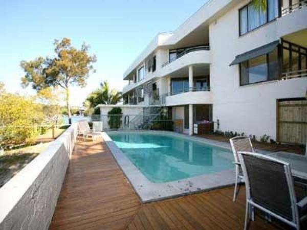 Pisces - River Front Apartment Picture 2