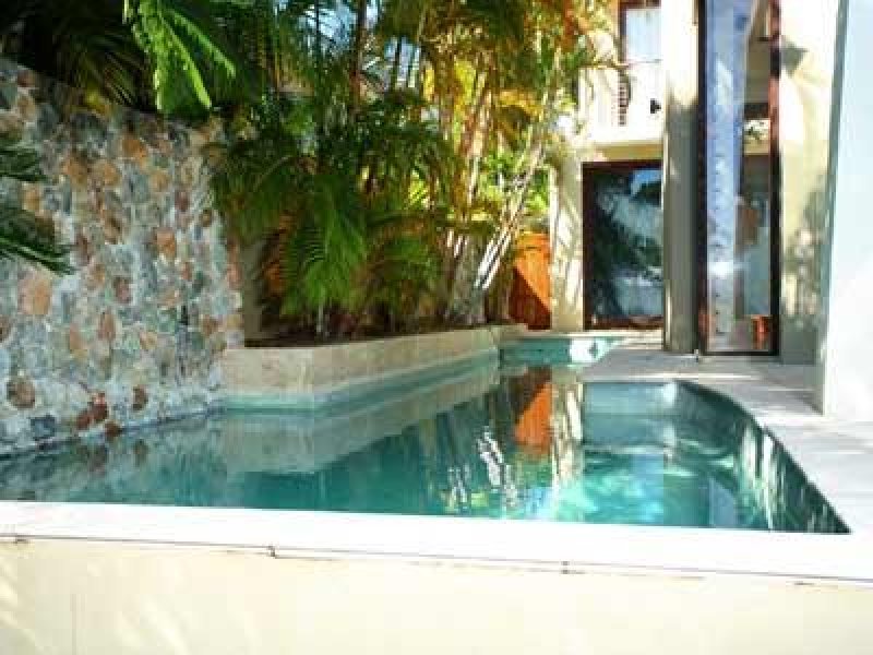 STUNNING NOOSA SOUND Picture 1