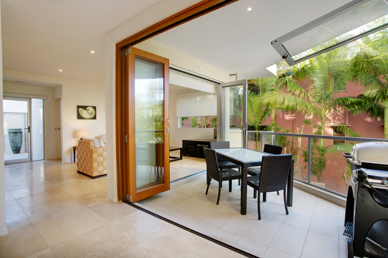 U2 Wai Coco - STUNNING RIVERFRONT APARTMENT Picture 3