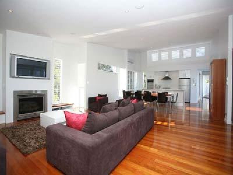 Stunning Beach House Picture 3