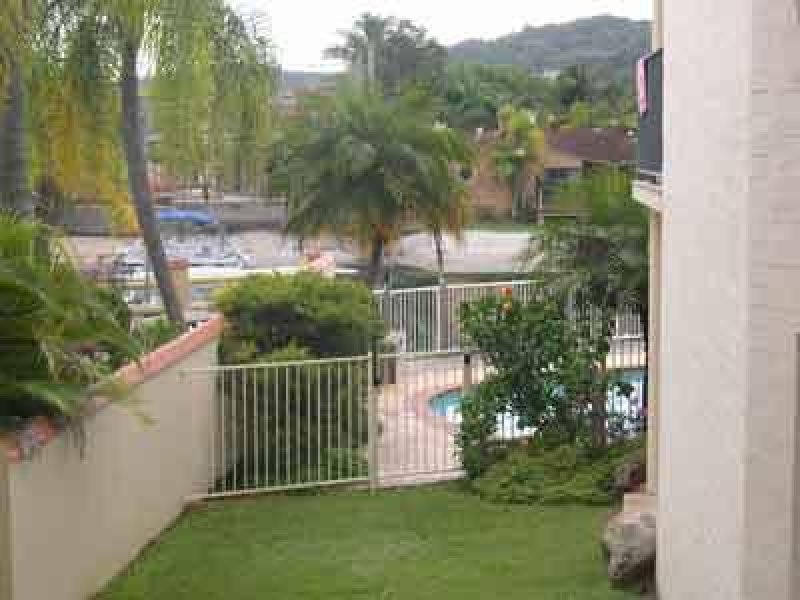 U4 Peza Gardens - Waterfront Picture 2