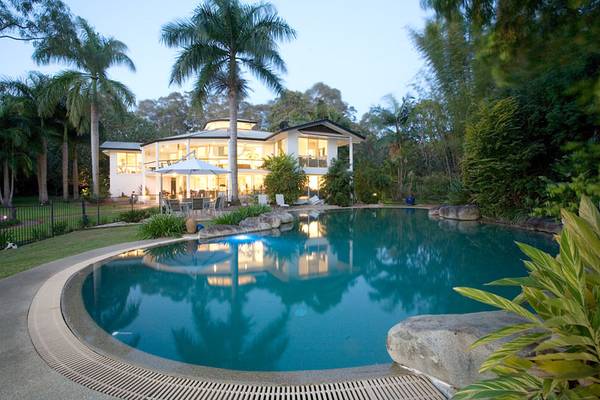 NOOSA'S NORTH SHORE - LUXURIOUSLY RICH LIFESTYLE Picture 1