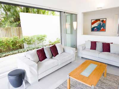 De Chirico - Stunning River Front Apartment Picture 3