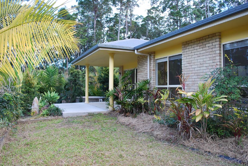 * Price Reduction!!! * Immaculate 3 Bedroom Home on 1 1/4 Acres Picture 1