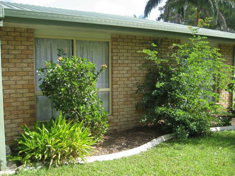 Lovely Three Bedroom Unit Private Courtyard Picture 2