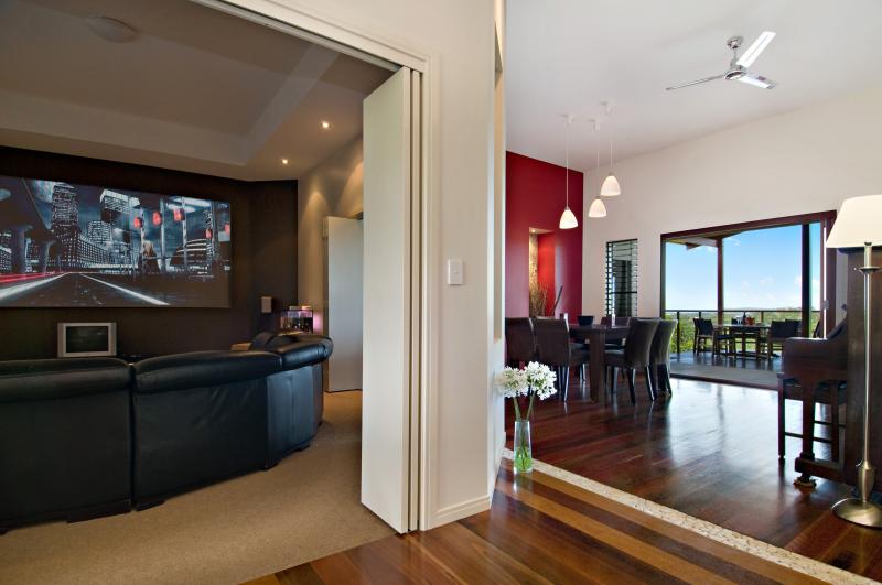 Luxury Private Living on Acreage with Sensational Hinterland Views Picture 1