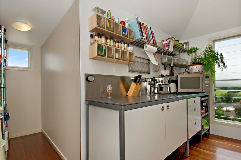 Luxury Private Living on Acreage with Sensational Hinterland Views Picture 3