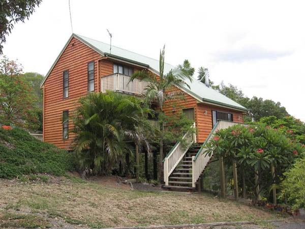 Beautiful Home with Views Picture 1