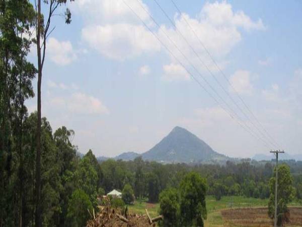 HOME ON 30 ACRES ON LAKE MACDONALD Picture 3