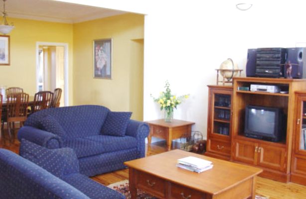 UNIQUE & DIFFERENT Picture 3