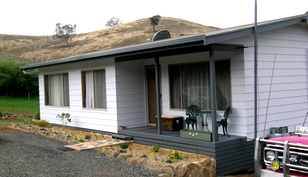 YOUR RETREAT FROM THE WORLD! Picture 1