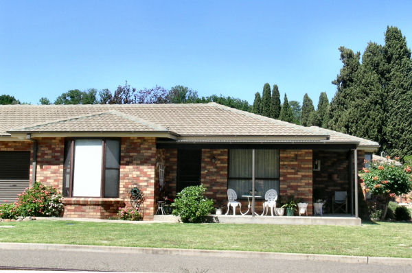 LOCATION! LOCATION! Picture 3