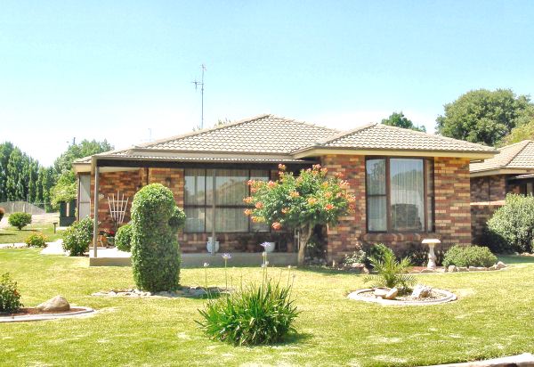 LOCATION! LOCATION! Picture 2