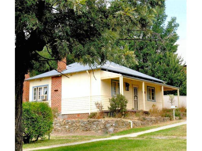 DELIGHTFUL COTTAGE Picture 2