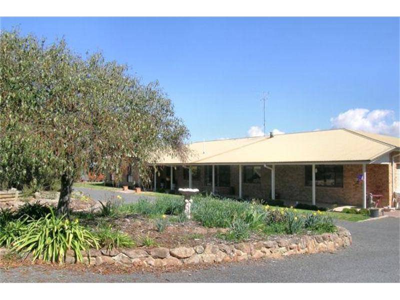 8.5Ha NEXT TO TOWN! Picture 2