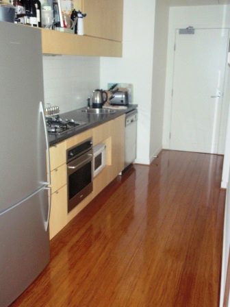 STYLISHLY furnished QV APARTMENT - available 21/11/2009 Picture 2