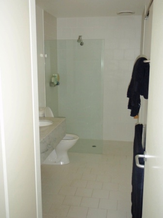 FULLY FURNISHED QV STUDIO APARTMENT
-- AVAILABLE NOW Picture 3